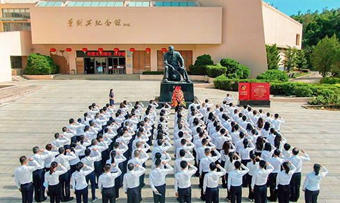 ���������ģ��������������м�ʹ����  <br>������֯��չ����һ�����⵳���˶�