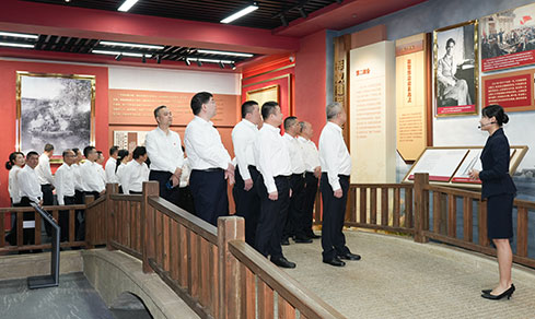 ��������ɫѪ�� ����ʵ�ɼ����� <br>����Ҷ��Ӣ��������լ